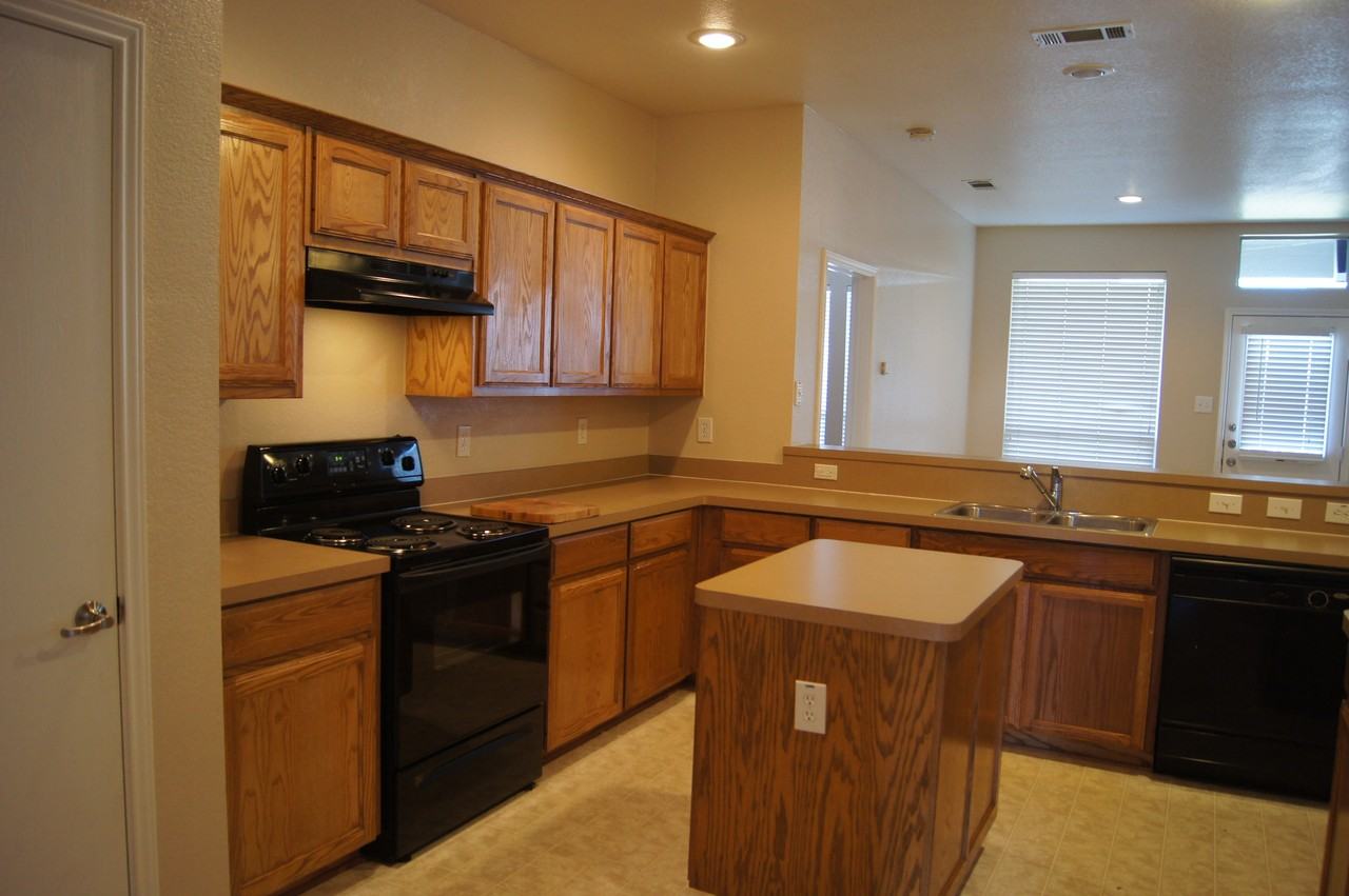 9920 Henna Ln - Photo 3 of 14