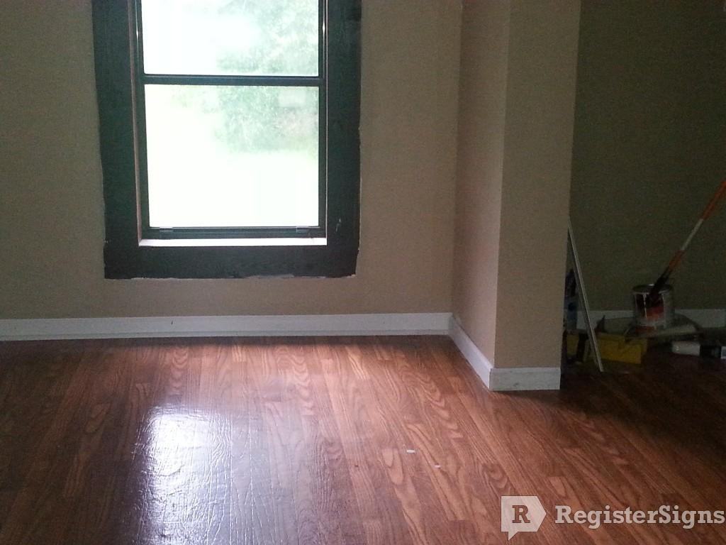 280 SE Thompkins Ave - Photo 2 of 4