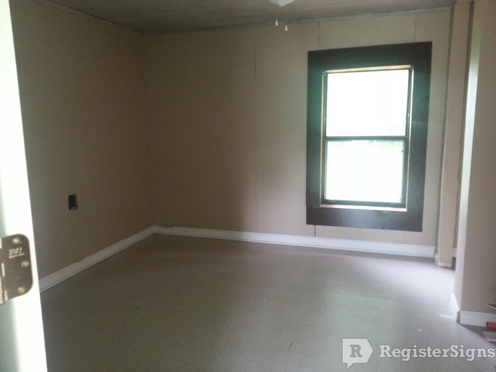 280 SE Thompkins Ave - Photo 3 of 4