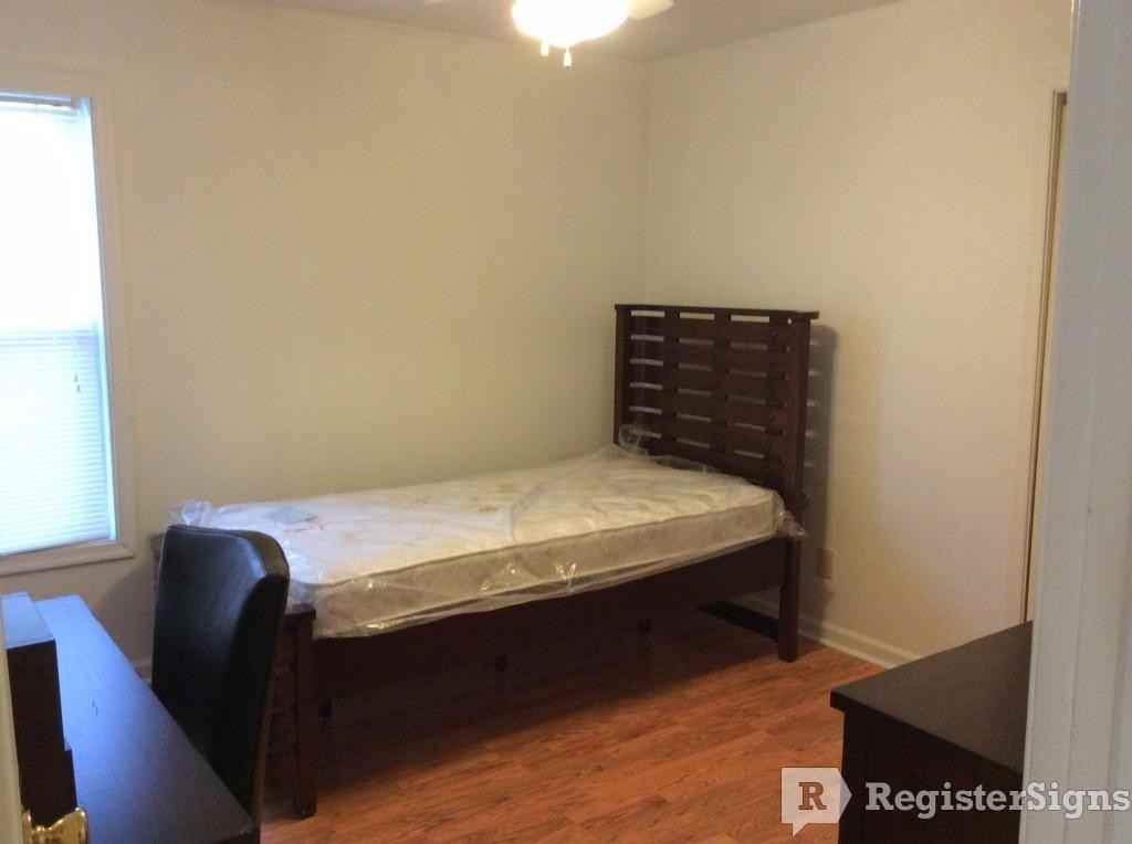 608 Oak St - Photo 3 of 8