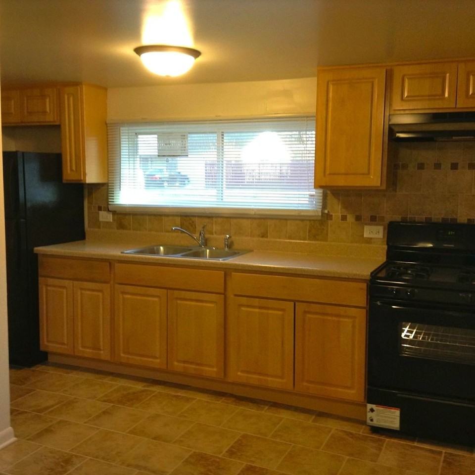 2732 174th St - Photo 3 of 13