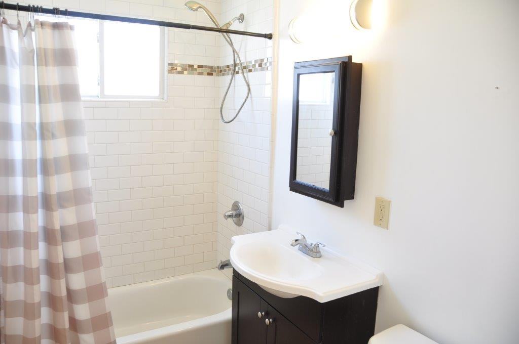 2608 Curtis Ave - Photo 3 of 33