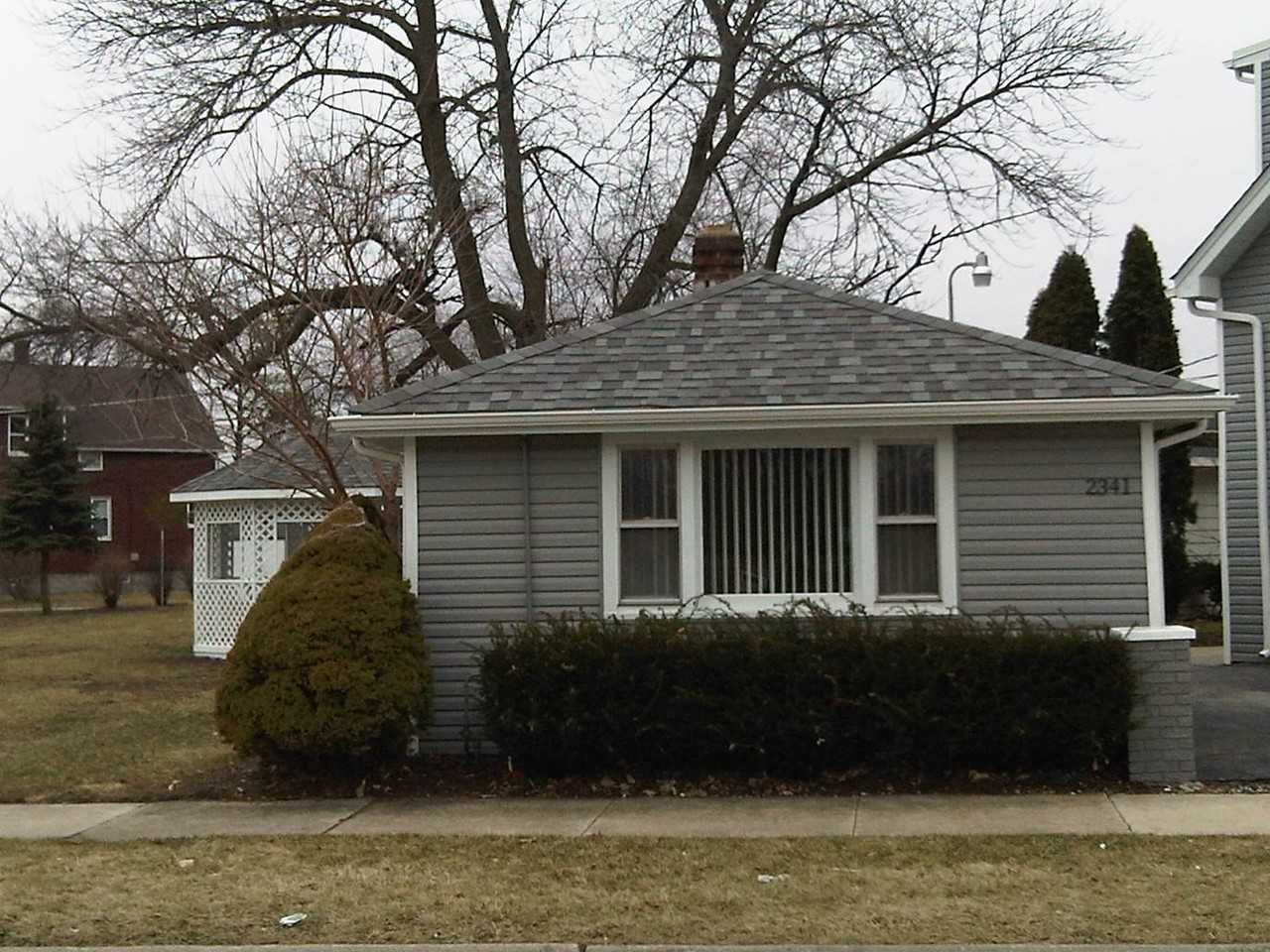 2341 Spaulding Ave - Photo 2 of 4