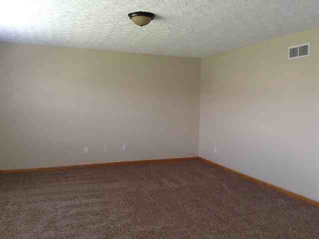 906 W Jameson Ct - Photo 3 of 12