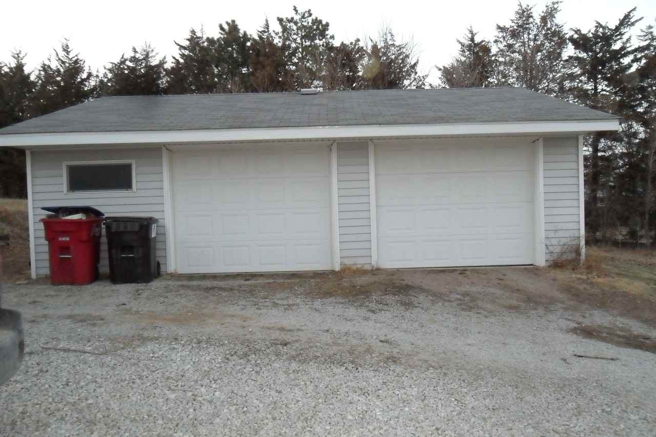 9416 Eagle Ct - Photo 3 of 13