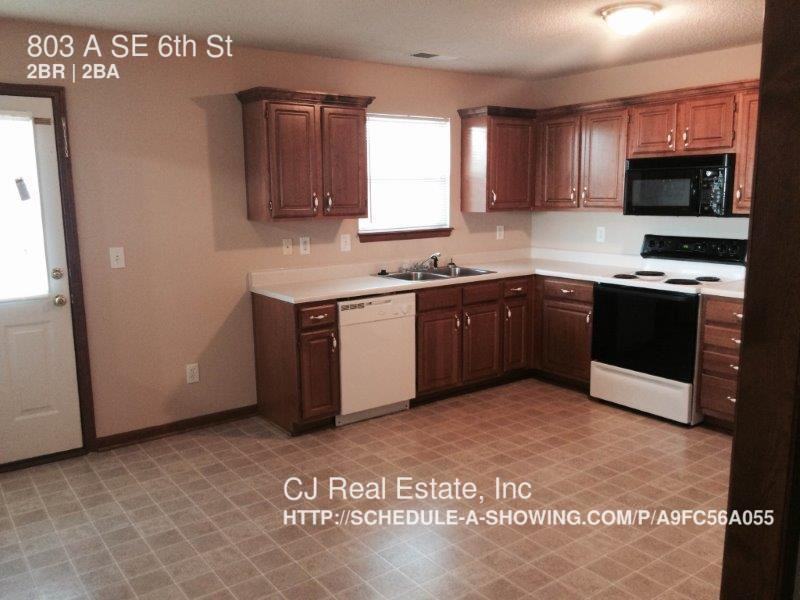 803 SE 6th St - Photo 3 of 7