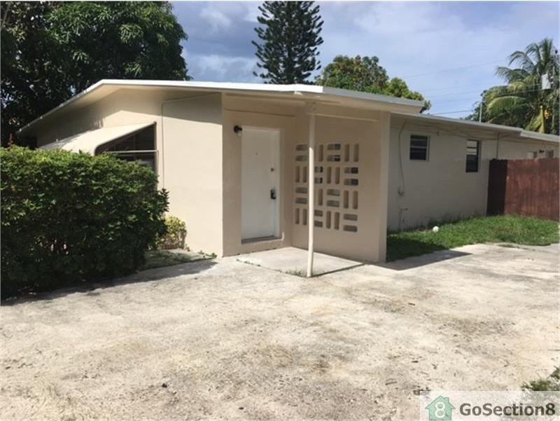 1142 NW 30th Ave - Photo 2 of 18