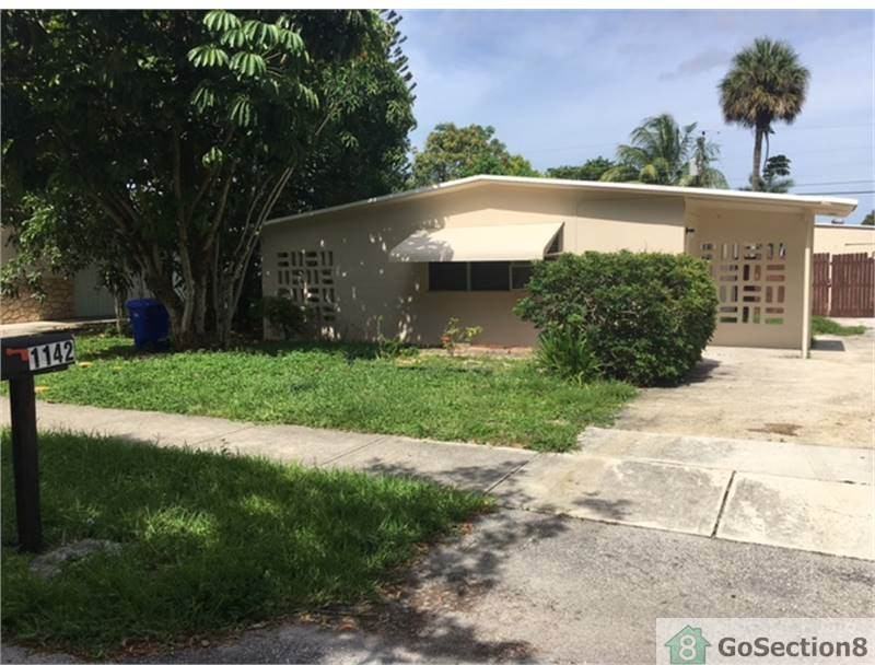 1142 NW 30th Ave - Photo 3 of 18