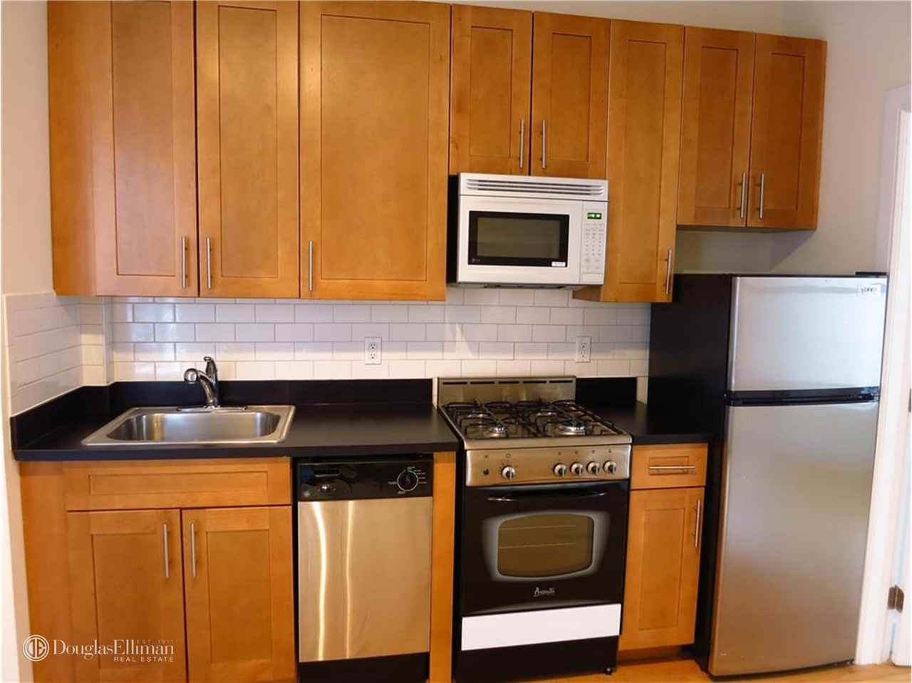 East 80th St & 2nd #6D - Photo 2 of 7