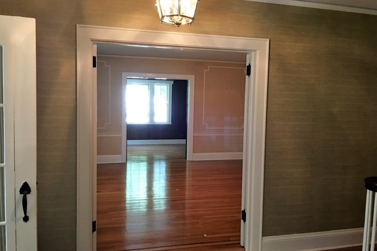 315 Manhasset Woods Rd - Photo 2 of 13