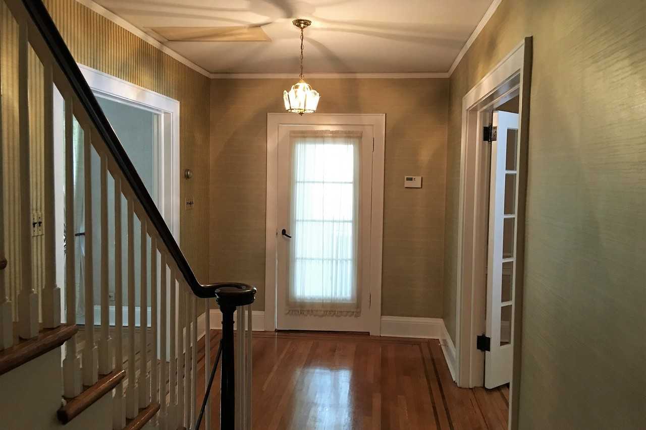 315 Manhasset Woods Rd - Photo 3 of 13