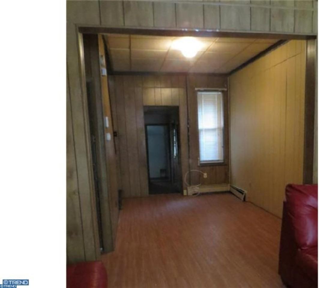 1041 Moss St - Photo 2 of 10