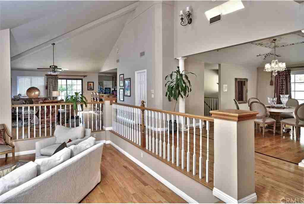 2342 Valle Dr - Photo 3 of 22