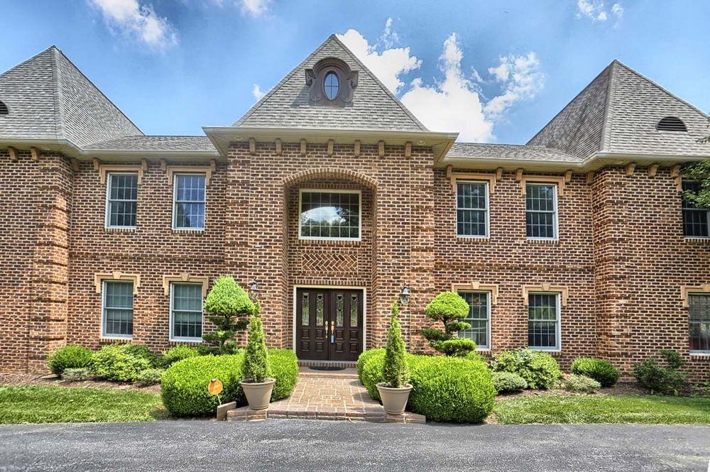 17 Westwind Dr - Photo 2 of 50