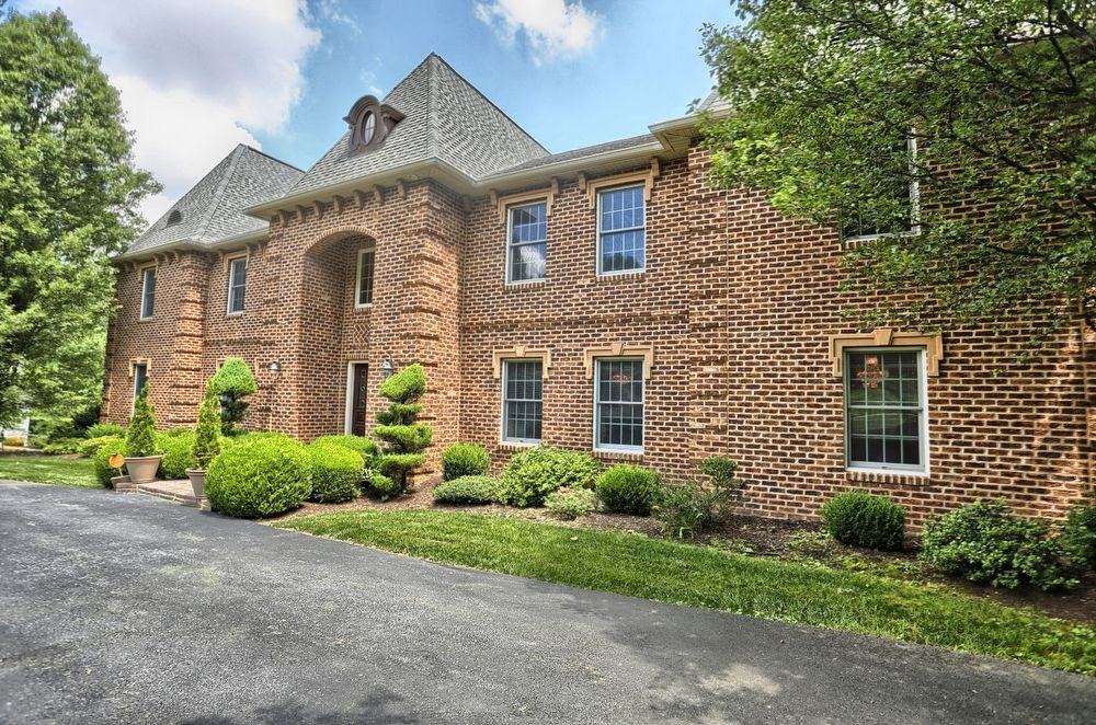 17 Westwind Dr - Photo 3 of 50