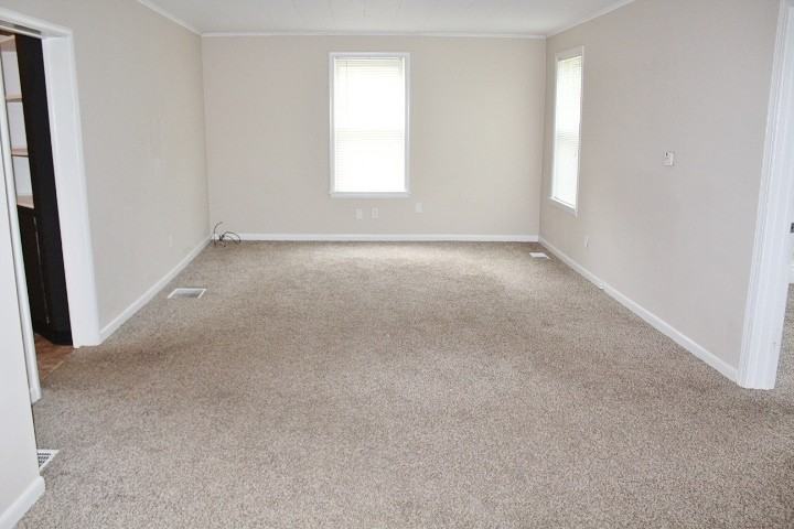 304 E 4th St - Photo 2 of 19