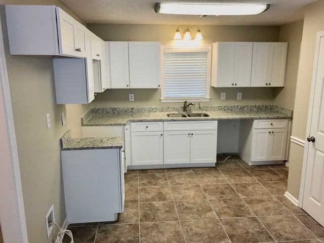 698 Derek Pl - Photo 3 of 11