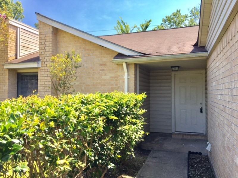 24018 Beaverwood Dr - Photo 2 of 12