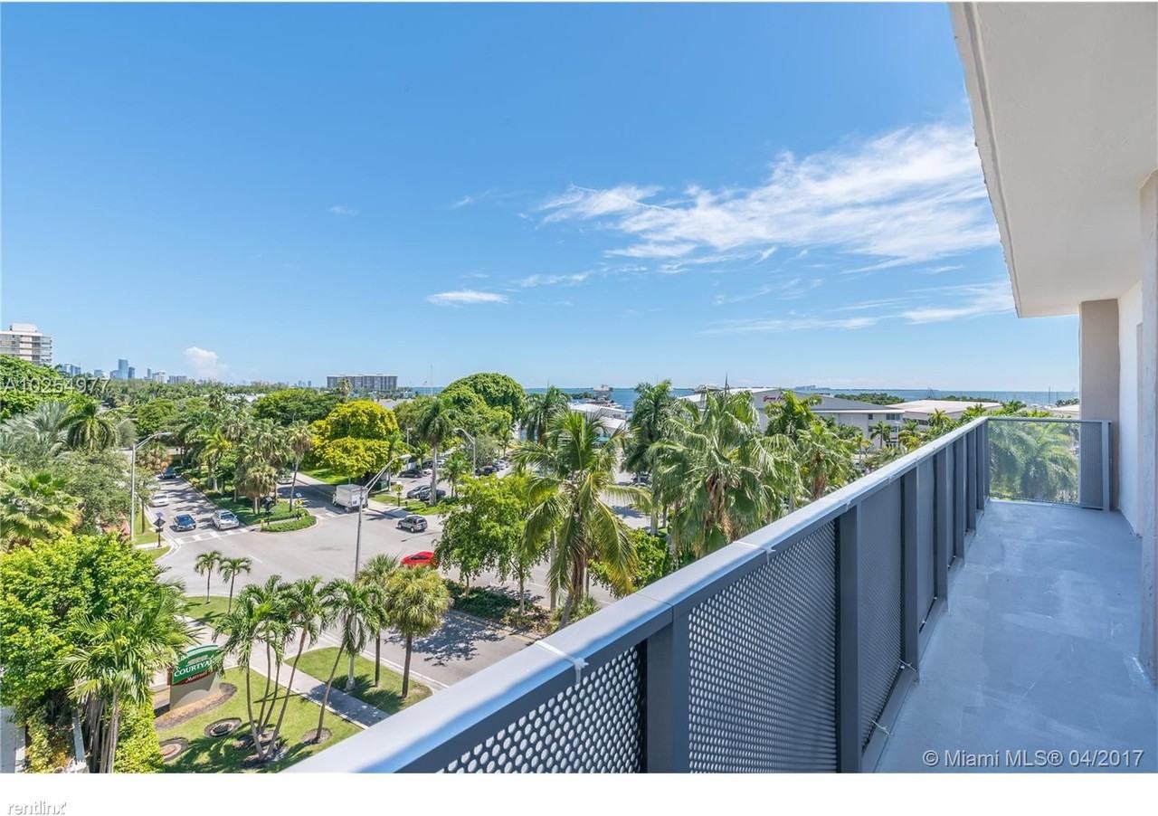 2655 S Bayshore Dr - Photo 3 of 8