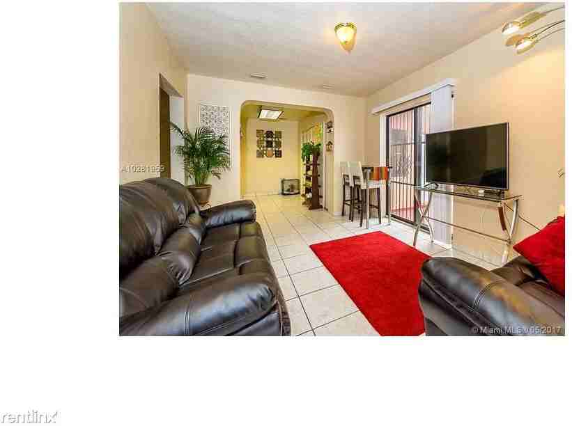 2460 NW 15th St #1 - Photo 3 of 8