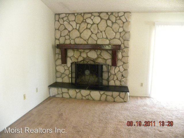 1167 Fairway Ln - Photo 3 of 15