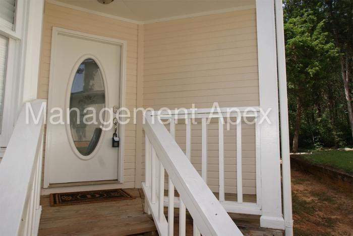 523 Farmingdale Rd SE - Photo 2 of 19