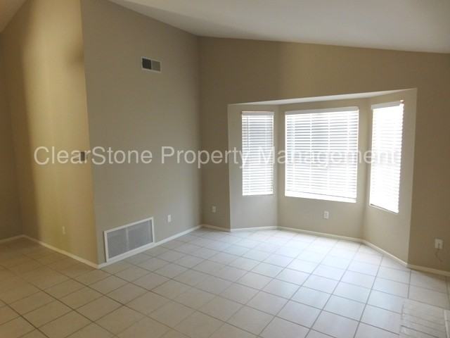 31941 Olive Ave - Photo 2 of 12