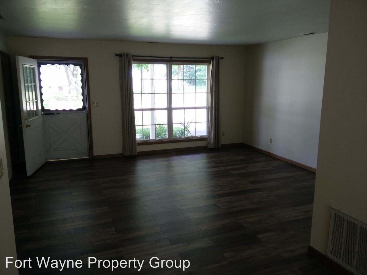 403 N Elm St - Photo 2 of 9