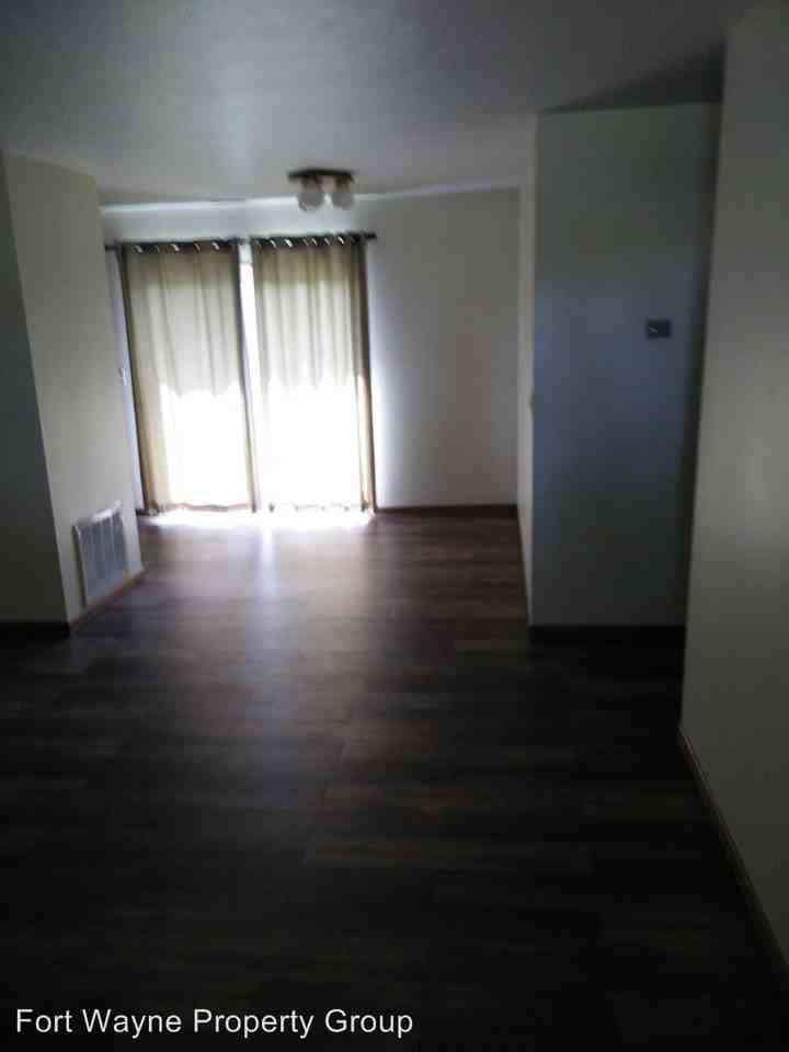 403 N Elm St - Photo 3 of 9