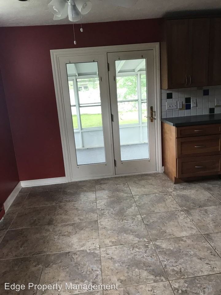 301 Deepwood Ln - Photo 3 of 6