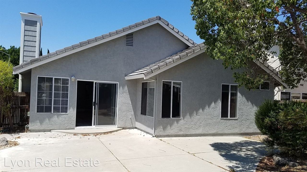 369 Plover Pl - Photo 2 of 14