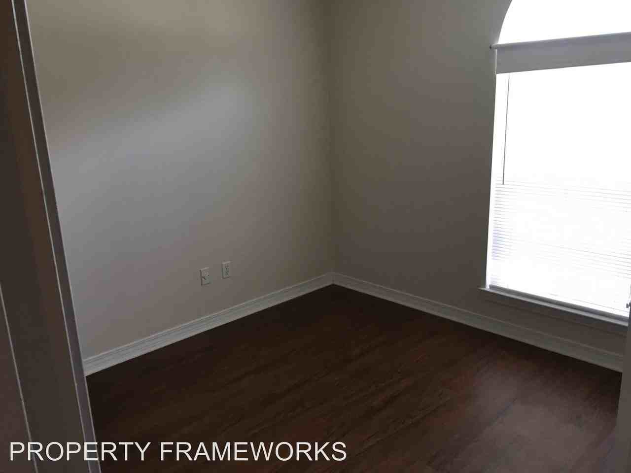 439 Oak Leaf Ct - Photo 3 of 12