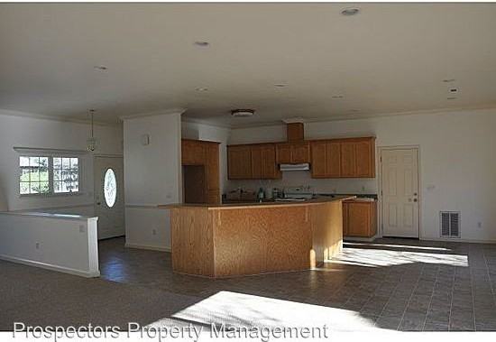 1895 Silverwings Ct - Photo 3 of 8