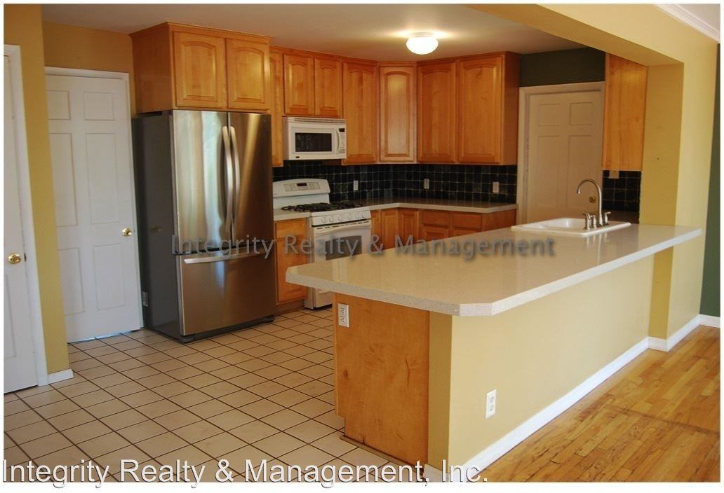 990 E Briarwood Cir N - Photo 2 of 20