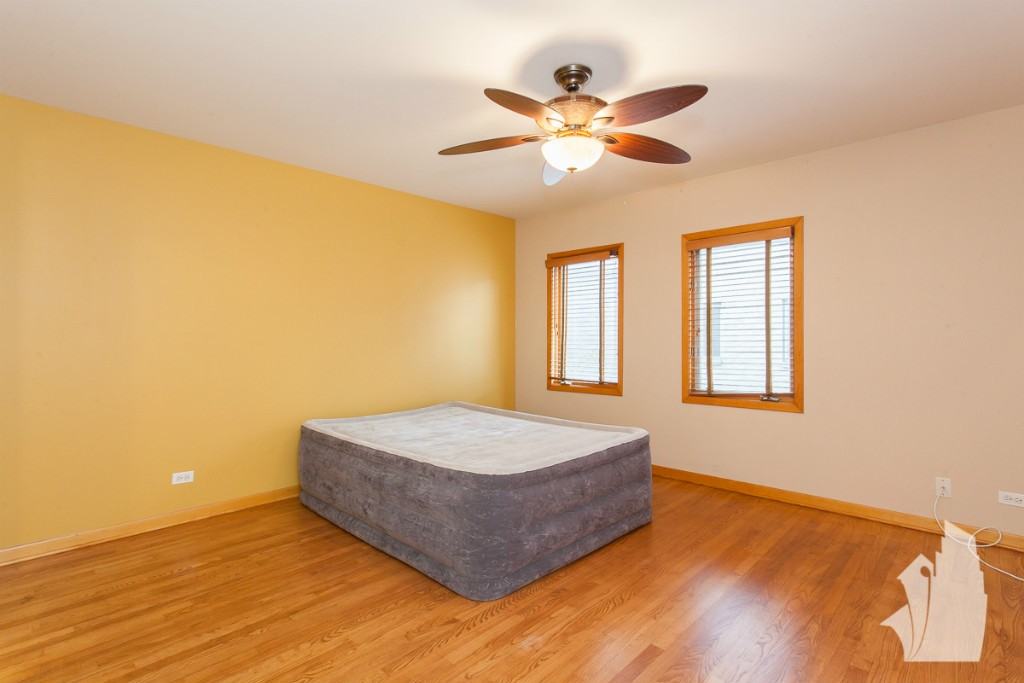 448 North Carpenter Street - Photo 3 of 14