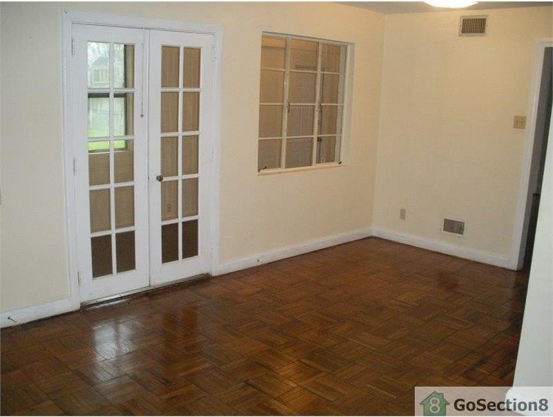 1560 Monroe St - Photo 3 of 9