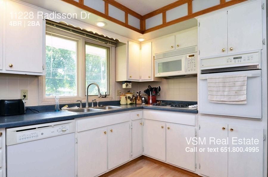 11228 Radisson Dr - Photo 2 of 14