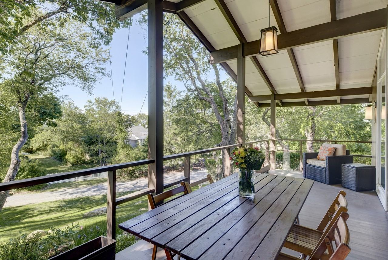 1620 Aquaview Ave - Photo 2 of 10