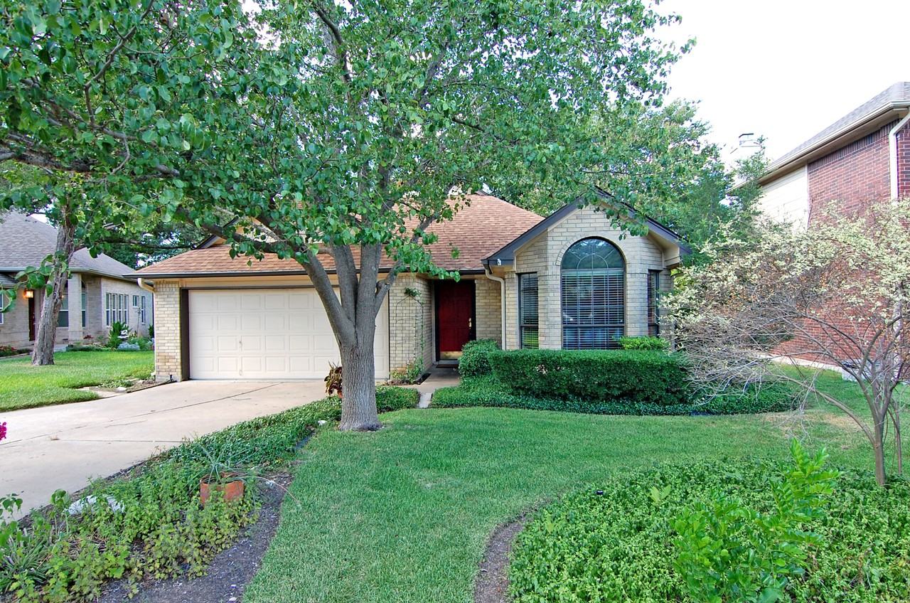 706 Ivy Ct - Photo 3 of 28