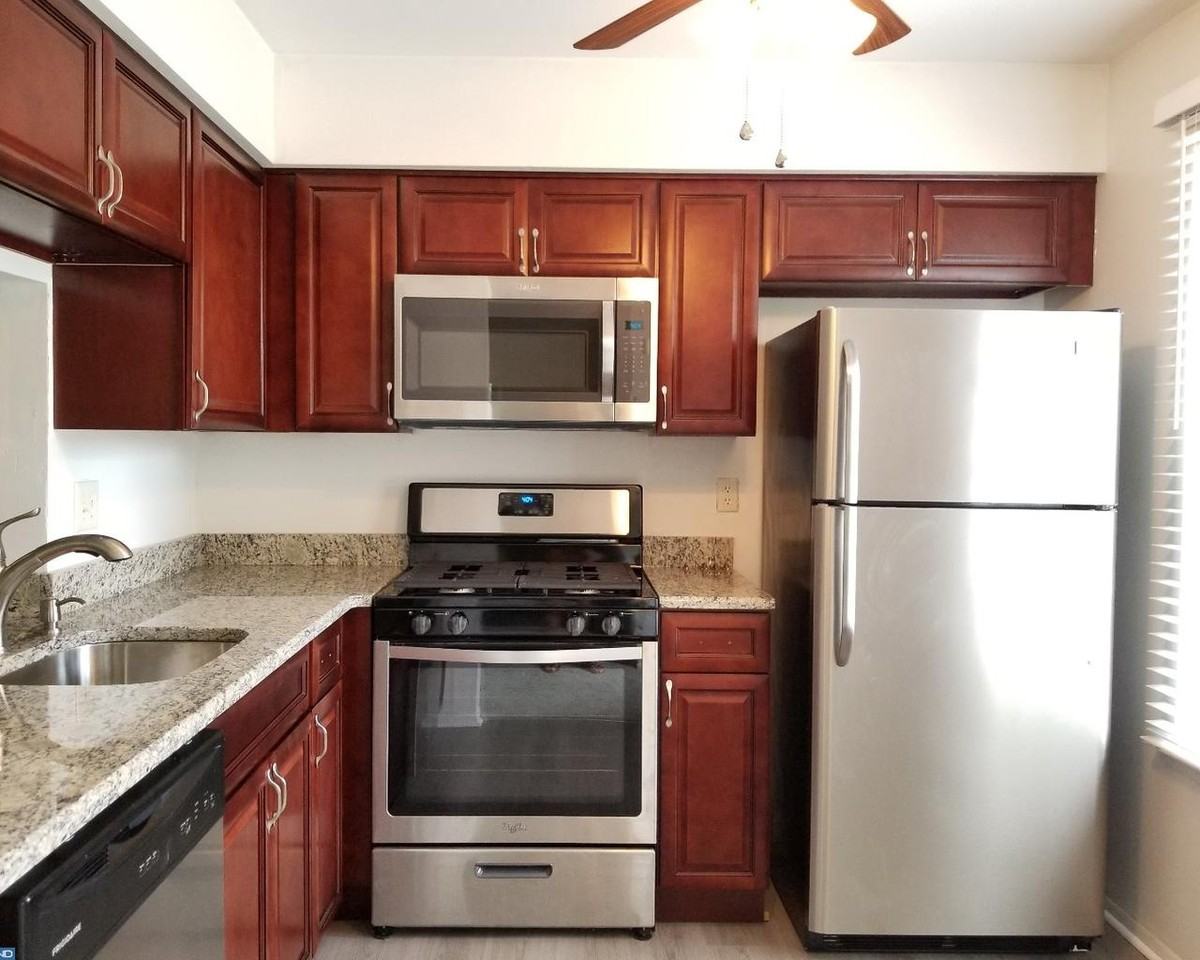 415 Paddock Ct - Photo 2 of 21