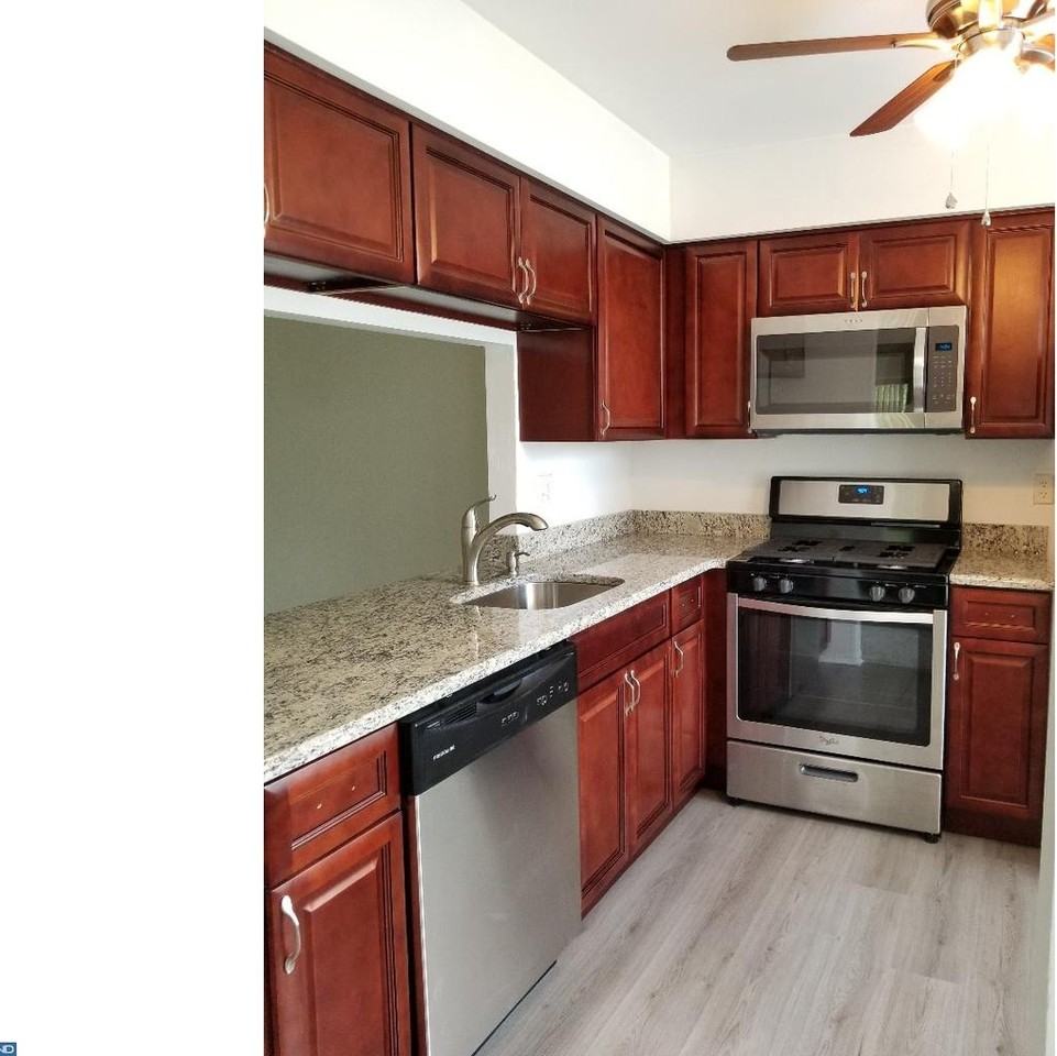 415 Paddock Ct - Photo 3 of 21