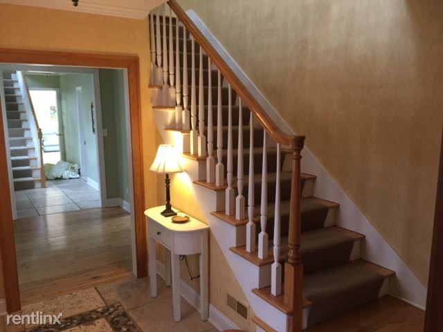 12260 Lakeshore Dr - Photo 2 of 10