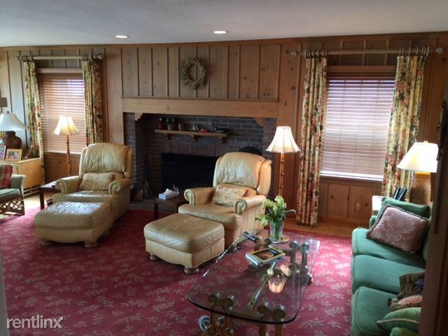 12260 Lakeshore Dr - Photo 3 of 10
