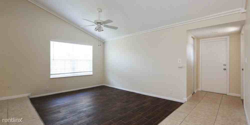 10980 NW 21st St - Photo 2 of 15