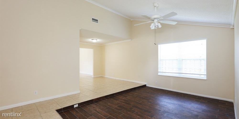 10980 NW 21st St - Photo 3 of 15