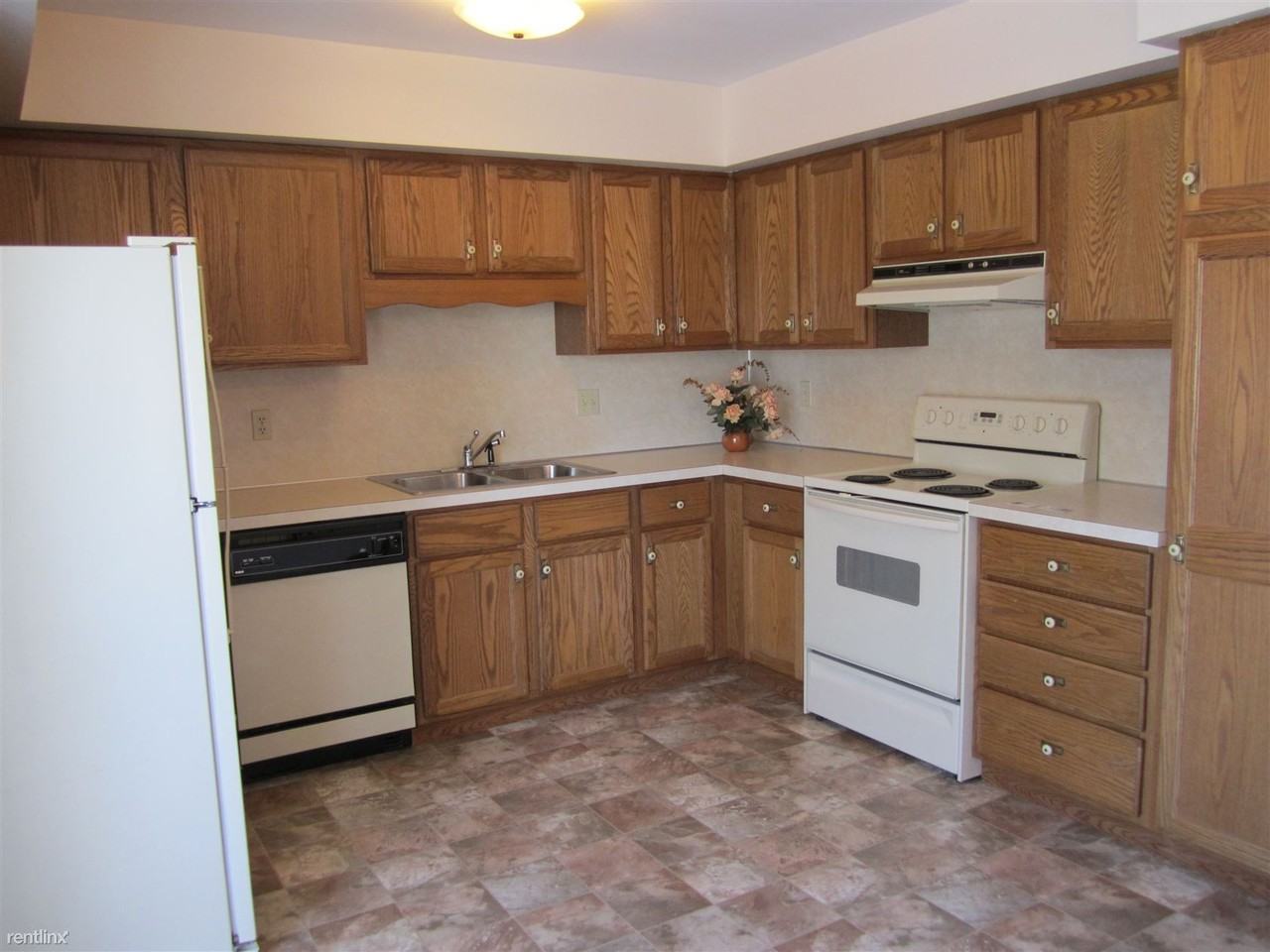 5120 Russell St - Photo 2 of 9