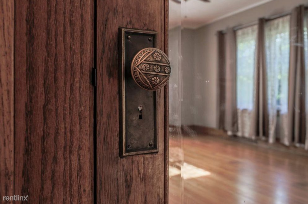 3015 Sewell St - Photo 2 of 19