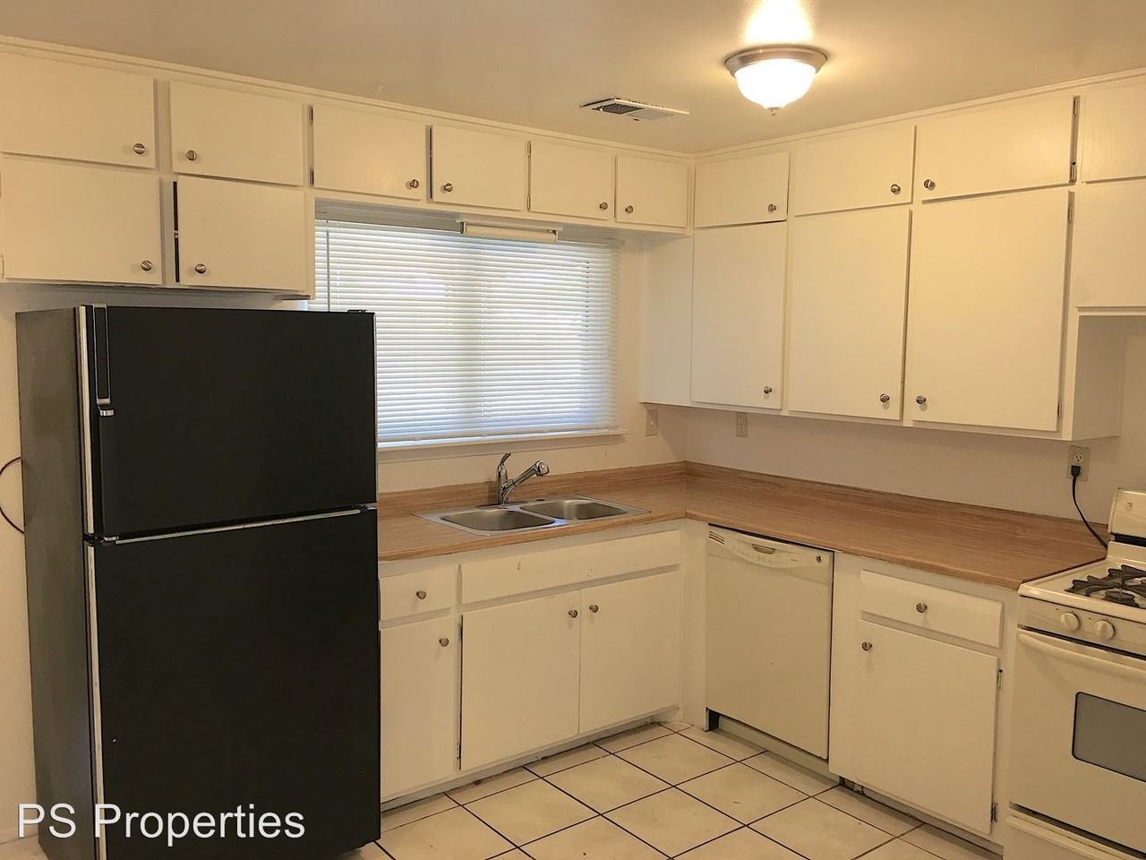 2412 Cagua Dr NE - Photo 2 of 7