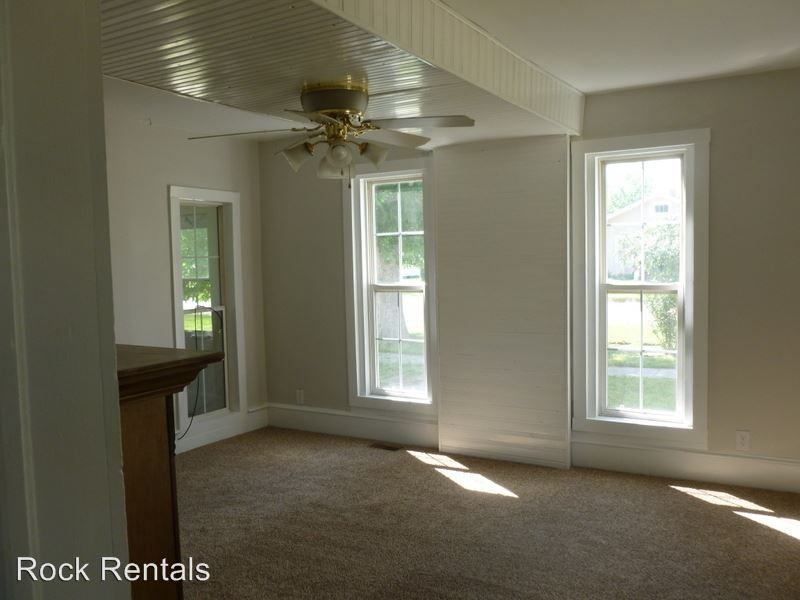 104 N Speare St - Photo 3 of 14