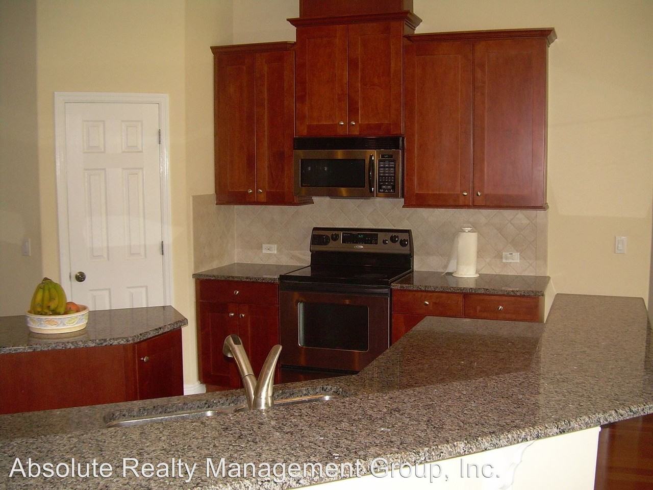 1023 Shadowmoss Cir - Photo 2 of 17